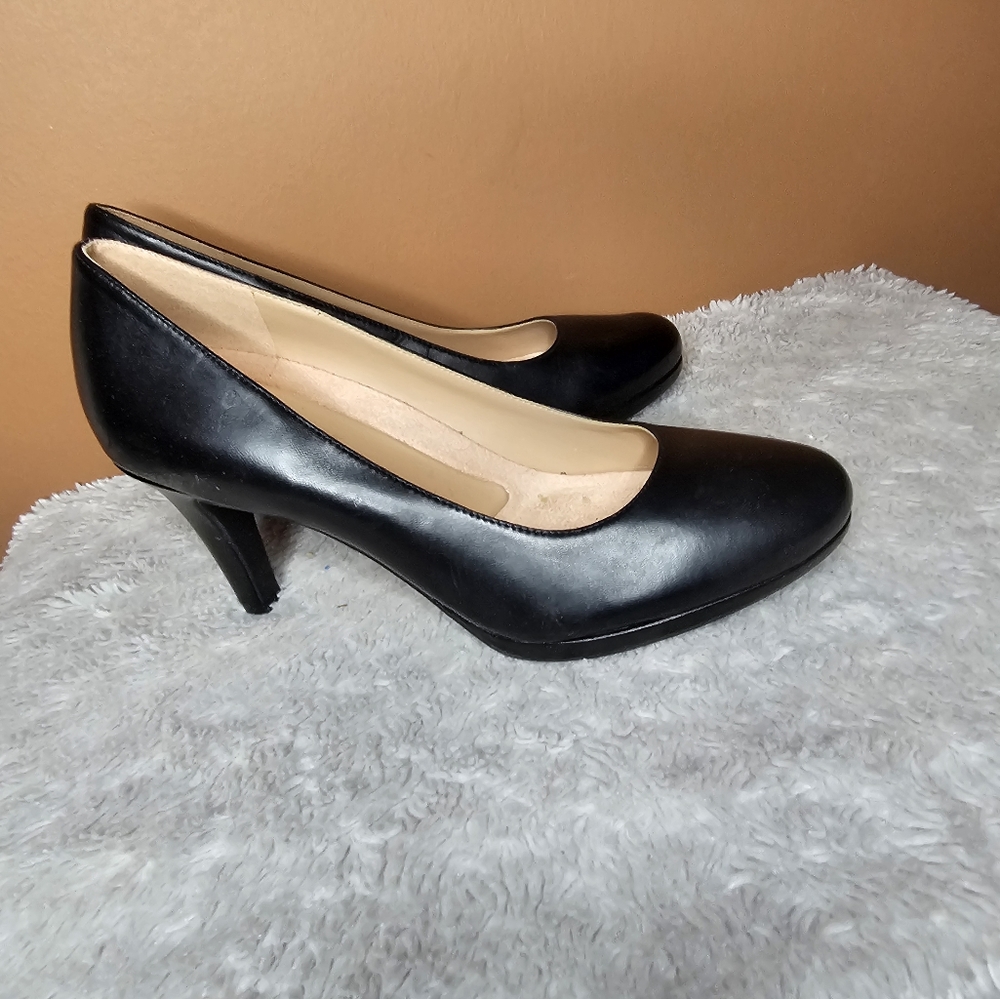 Like New All Leather Naturalizer 9M Platform Heels